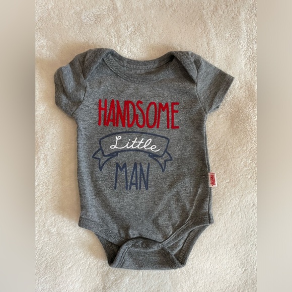 👶🏻 BUNDLED pair of short sleeved onesies size 0-3 MONTHS BY NUBY for baby boy! - Picture 2 of 7